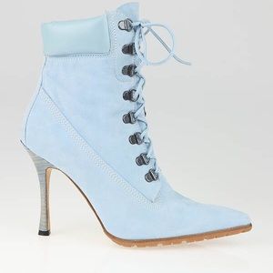 MANOLO BLAHNIK
Suede Utility Lace Up Boots
